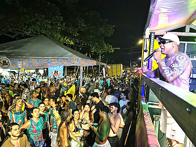Bloco Pegadeira anima o bairro São Francisco e reúne mais de 2 mil foliões