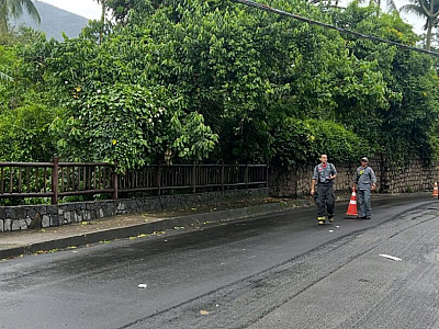 VÍDEO: Ponte no bairro Água Branca é interditada após danos estruturais em Ilhabela