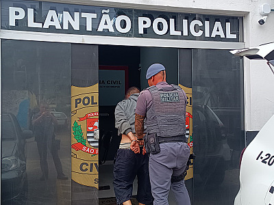 Após atacar policiais, homem é contido e preso por violência doméstica e tráfico em São Sebastião