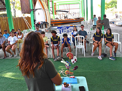 Prefeitura de Ilhabela lança projeto “Futuros Campeões” com foco em nutrição e saúde emocional de jovens velejadores