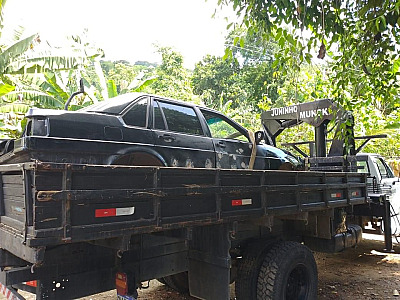 Fiscalização apreende carros abandonados nas ruas de Ilhabela