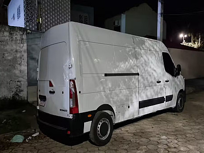 Grupo armado rouba encomendas de mais de R$ 40 mil em furgão de entregas em Caraguatatuba