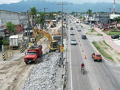 Obras na Rio-Santos são retomadas e geram reclamações de motoristas em Caraguá