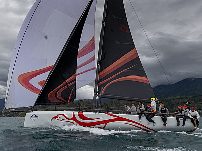 Phoenix vence regata de percurso e briga pelo título contra o Crioula no último dia da 49ª Semana Internacional de Vela de Ilhabela