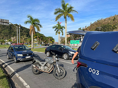 Adolescentes fogem da GCM com moto na contramão e acabam apreendidos