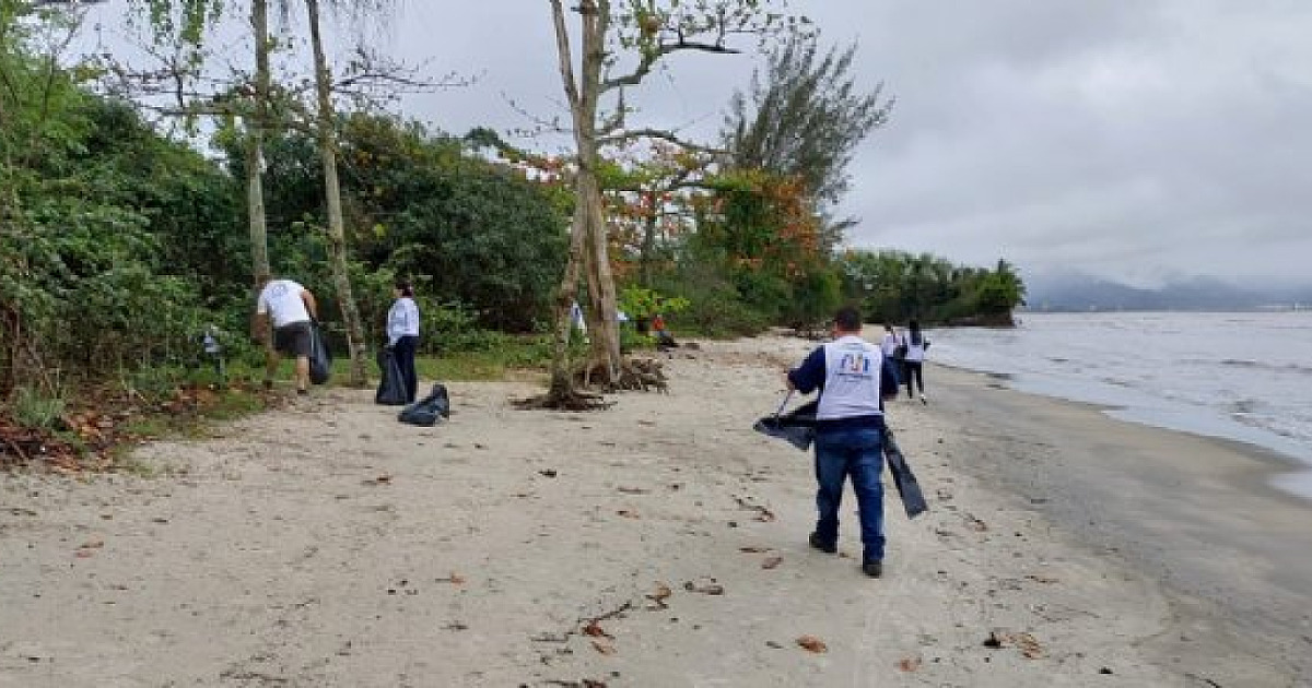 Prefeitura participa de limpeza de Mangue da Enseada em comemoração aos 50 anos da Sabesp