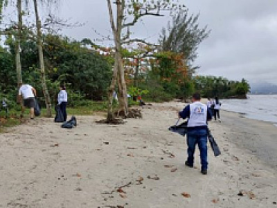 Prefeitura participa de limpeza de Mangue da Enseada em comemoração aos 50 anos da Sabesp