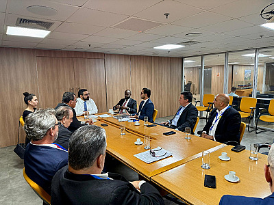 Comitiva de São Sebastião vai a Brasília e discute destino do Porto