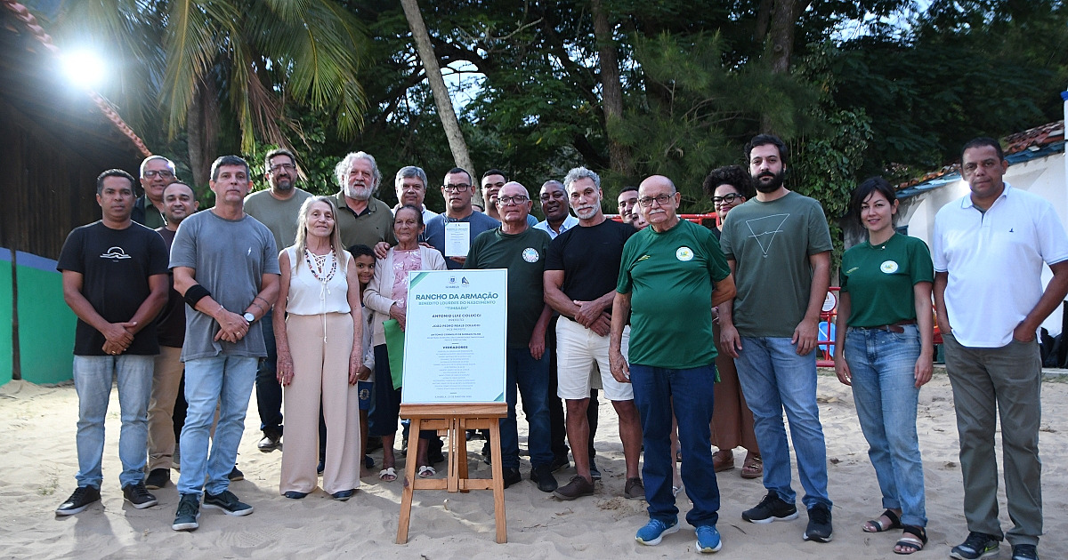 Prefeito de Ilhabela entrega novo Rancho da Armação