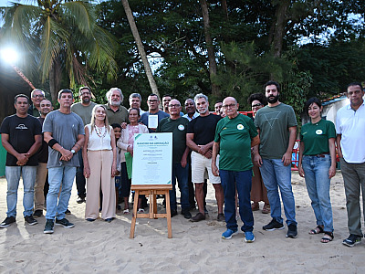 Prefeito de Ilhabela entrega novo Rancho da Armação