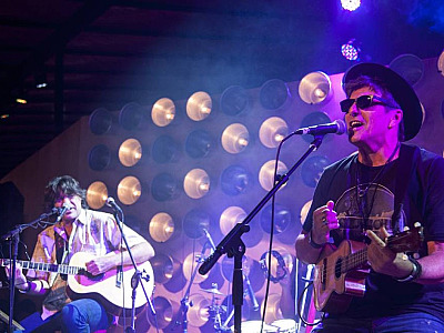 Cantor Evandro Mesquita & The Fabulous Tab abrem festival Folk & Blues Ilhabela 2022 nesta sexta-feira