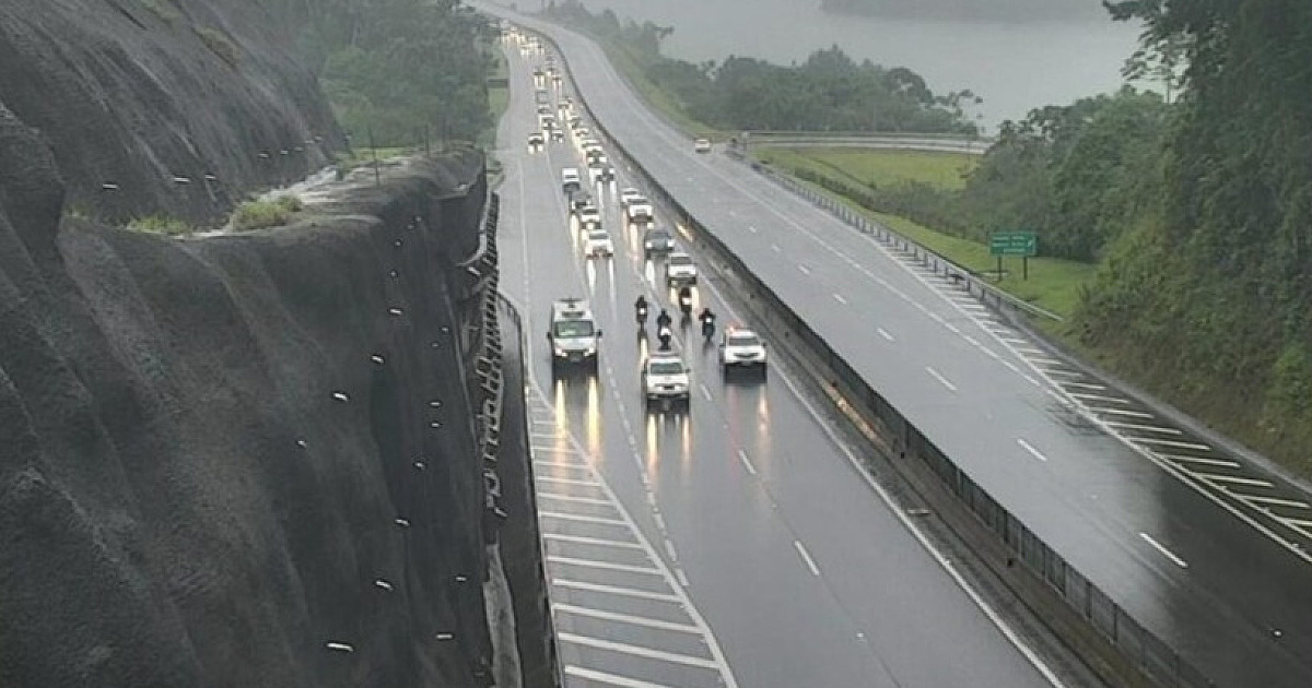 Tamoios continua bloqueada por risco de deslizamentos após grande volume de chuva