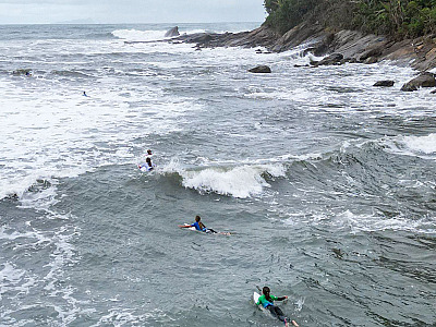 1ª Etapa do Circuito Sebastianense de Surf Categoria de Base agita Praia de Cambury neste fim de semana