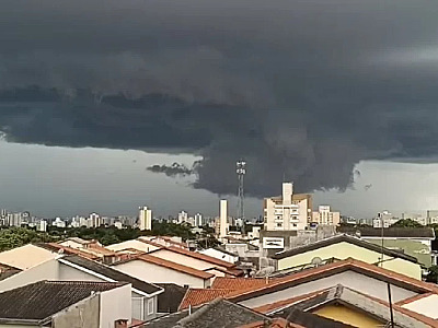 Chuva e ventos de até 60 km/h colocam RMVale em atenção, alerta o Inmet