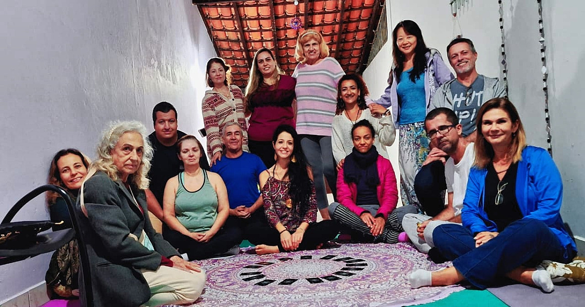 Vivência com tarot terapêutico mostra caminhos da vida em Caraguatatuba