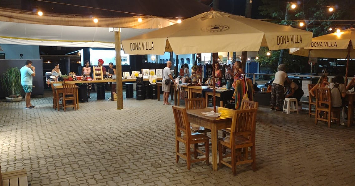 Feira artesanal movimentou a Vila na noite deste domingo