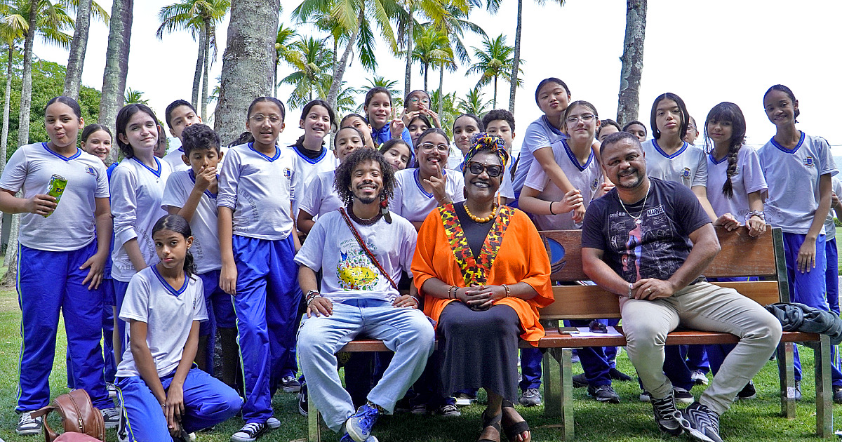 Estudantes de Ilhabela apresentam documentário sobre história e resistência da população negra durante a FLAI 2025