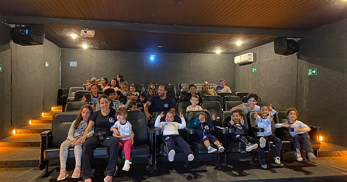 Cine Jardim recebe alunos da rede municipal e da Apae de Ilhabela
