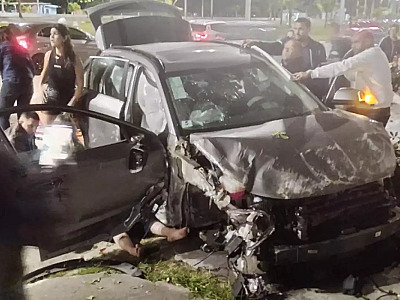 Capotamento em avenida de Caraguá deixa duas pessoas feridas