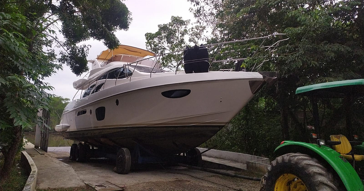 Lancha roubada em Angra dos Reis é recuperada pela Polícia Civil em Caraguatatuba