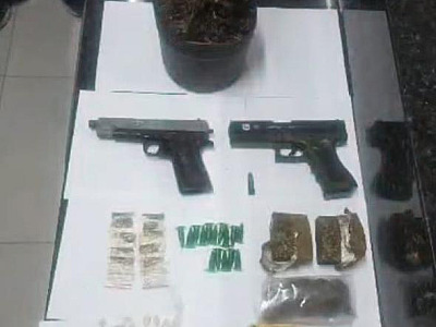 Apreensão de drogas, dinheiro e simulacros gera 'prejuízo' de R$ 5 mil ao tráfico em Caraguatatuba