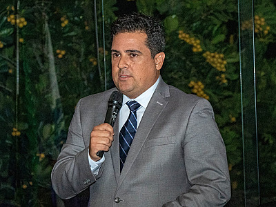 Prefeito Felipe Augusto concede reajuste de 11,50% aos servidores e aumento de 50% nos vales alimentação e refeição