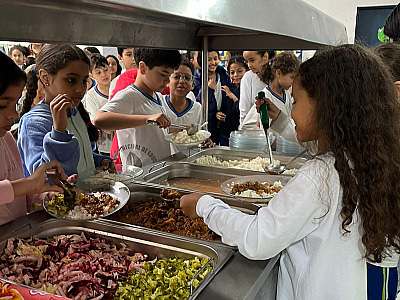 No aniversário de 220 anos, Ilhabela leva a tradição caiçara para a mesa dos alunos