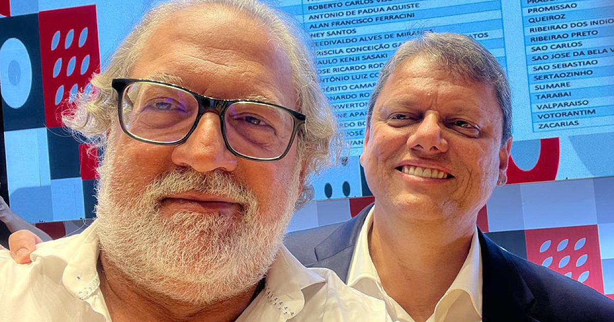 Prefeito Toninho Colucci recebe prêmio “Município Destaque na Alfabetização” no Estado de SP