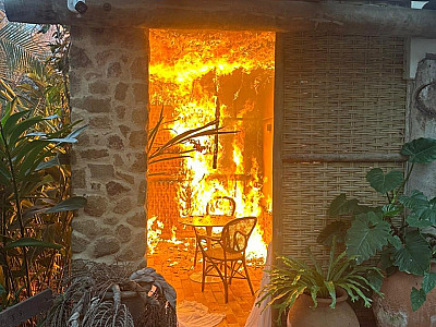 Hotel é atingido por incêndio de grandes proporções em Ilhabela