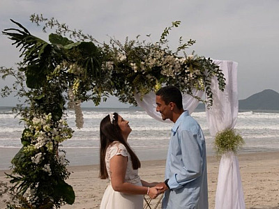 Casamento comunitário: Praia Vermelha do Norte é cenário perfeito para celebrar amor em Ubatuba