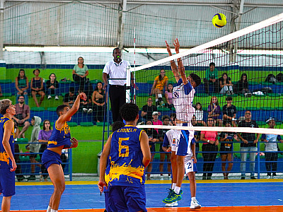 Festival de Voleibol reúne 100 alunos das escolinhas esportivas de Ilhabela neste sábado (29)