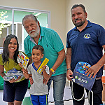 Prefeito Toninho Colucci inicia volta às aulas em Ilhabela com entrega de uniformes, livros e kits escolares