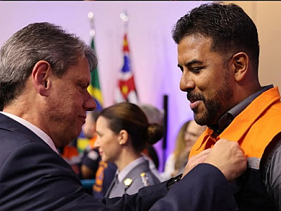 Defesa Civil de São Sebastião recebe medalha do governo do Estado