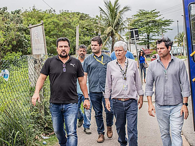 Prefeitos de São Sebastião e Ilhabela deixam desavenças de lado para buscar solução ao caos na fila da balsa