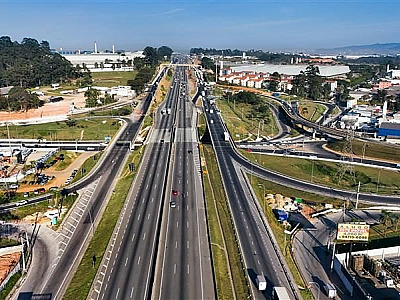 Feriado da Consciência Negra: mais de 1,7 milhão de veículos devem passar pela Via Dutra e Rio-Santos