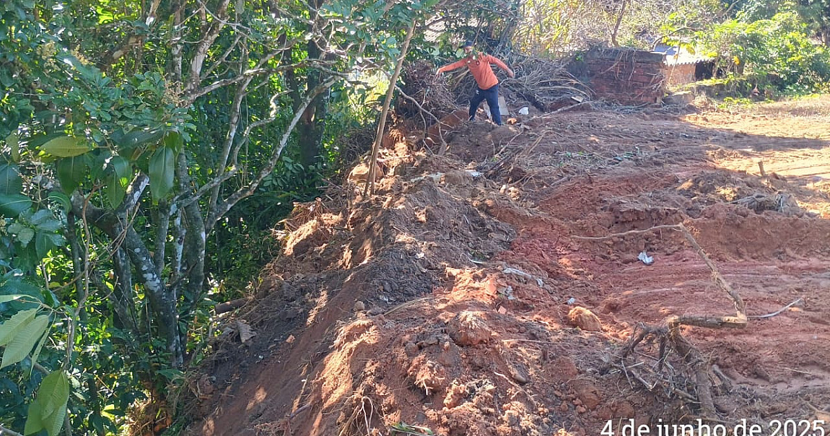 Defesa Civil de São Sebastião isola trecho da praia de Juquehy após queda de pedras