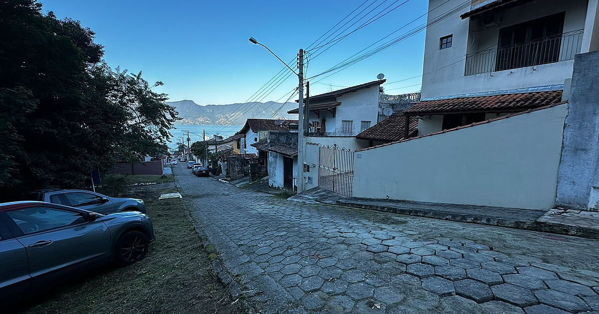 Sabesp diverge de clientes e diz que abastecimento em rua de S.S está normal