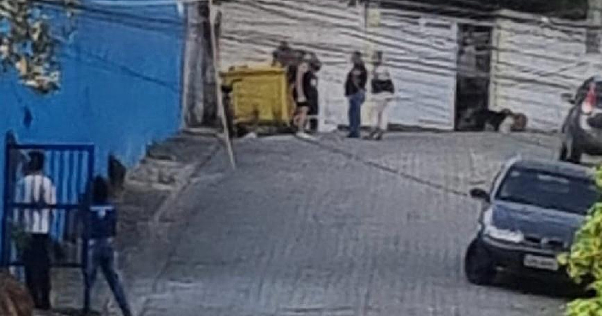 Polícia investiga encontro de cadáver em caçamba de lixo em São Sebastião