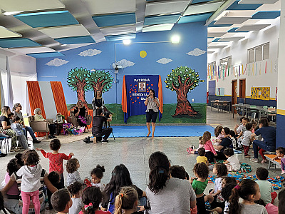Escola Municipal Benedita Salinas recebe visita da patrona em Ilhabela