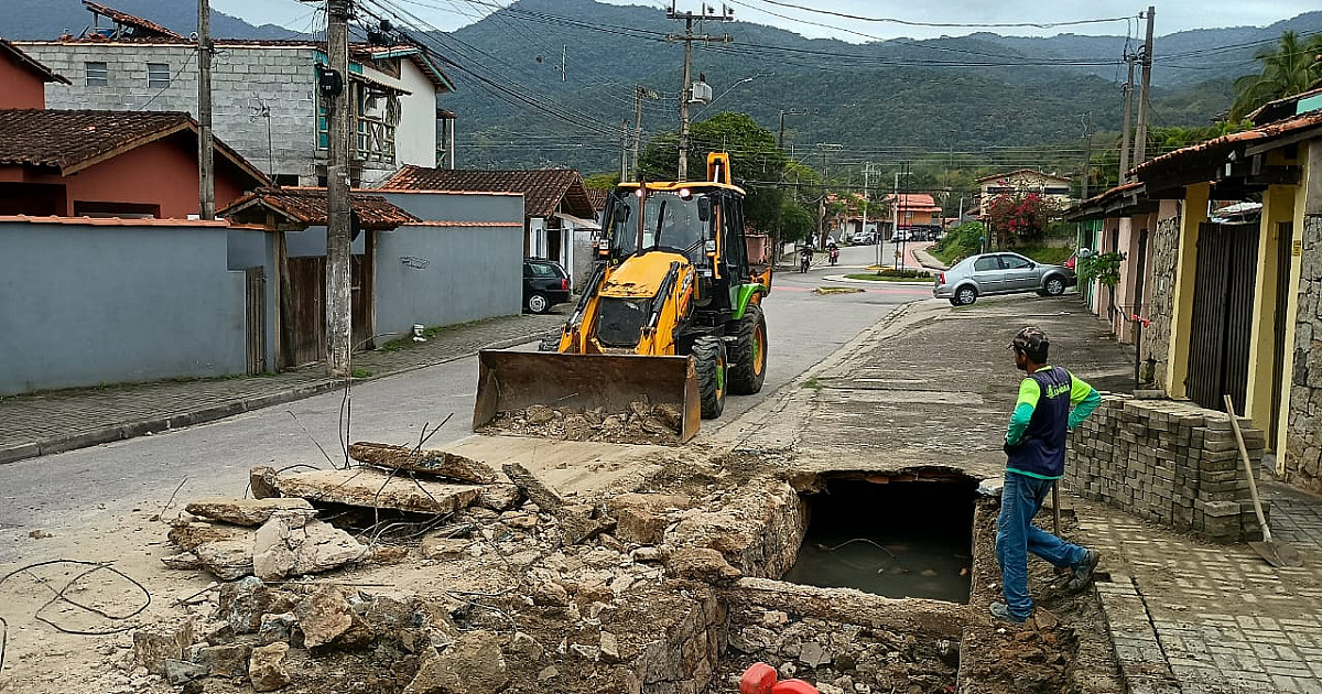Prefeitura de Ilhabela realiza ampliação de curva na Barra Velha após incidente com caminhão de coleta de lixo