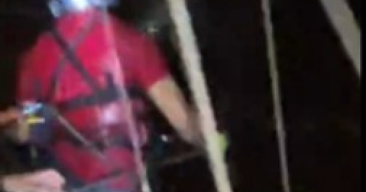 Dupla é arrastada por cabeça d’água em cachoeira em Ilhabela; confira no vídeo o resgate