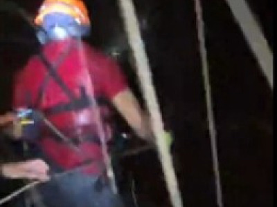 Dupla é arrastada por cabeça d’água em cachoeira em Ilhabela; confira no vídeo o resgate