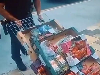 Golpe do cartão: idoso perde R$7 mil ao tentar comprar morangos