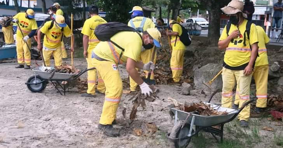 Trabalhadores da Limpeza Urbana entram em greve para reivindicar direitos em Caraguatatuba