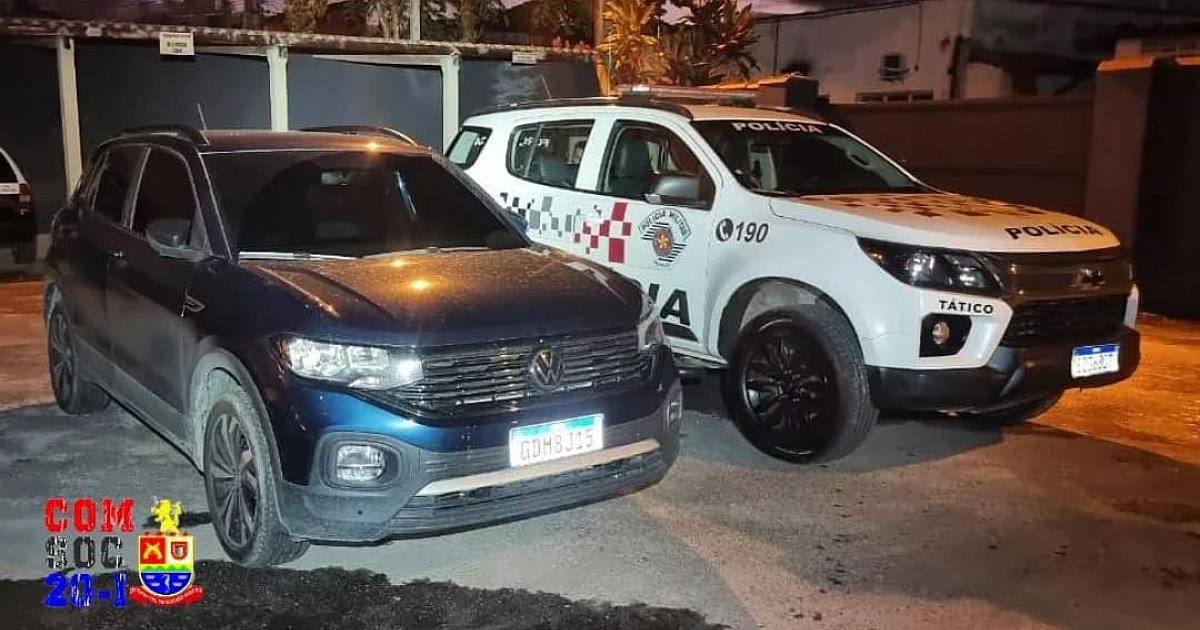 PM prende 2 e recupera carro roubado em Paraty nas ruas de Ubatuba