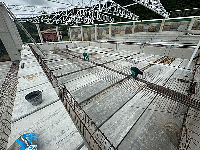Colucci destaca avanço nas obras do PEII Sul com a construção de piscina semiolímpica