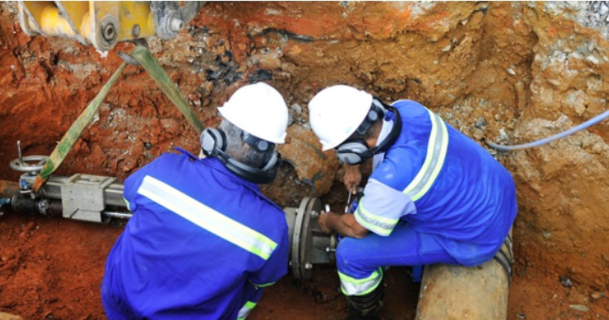 Sabesp realiza reparos em coletor tronco e altera trânsito na Avenida Brasília, em Caraguatatuba