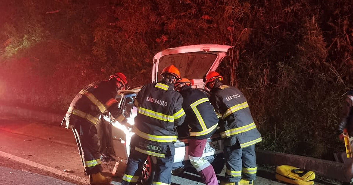 Colisão frontal na Rio-Santos deixa três feridos em Ubatuba