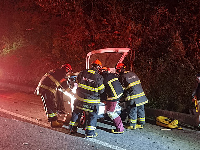 Colisão frontal na Rio-Santos deixa três feridos em Ubatuba