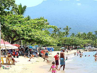 Litoral Norte tem praias lotadas no fim de semana